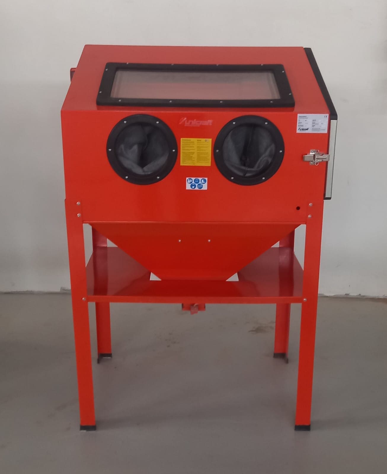 GE workshop — wide floor and equipment view