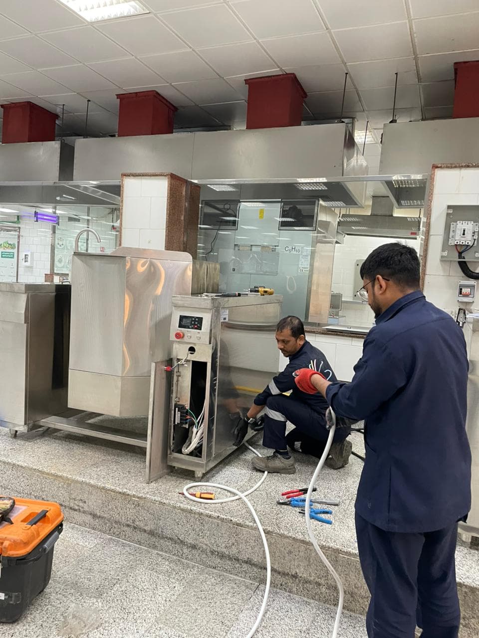 Kitchen line — photo 5