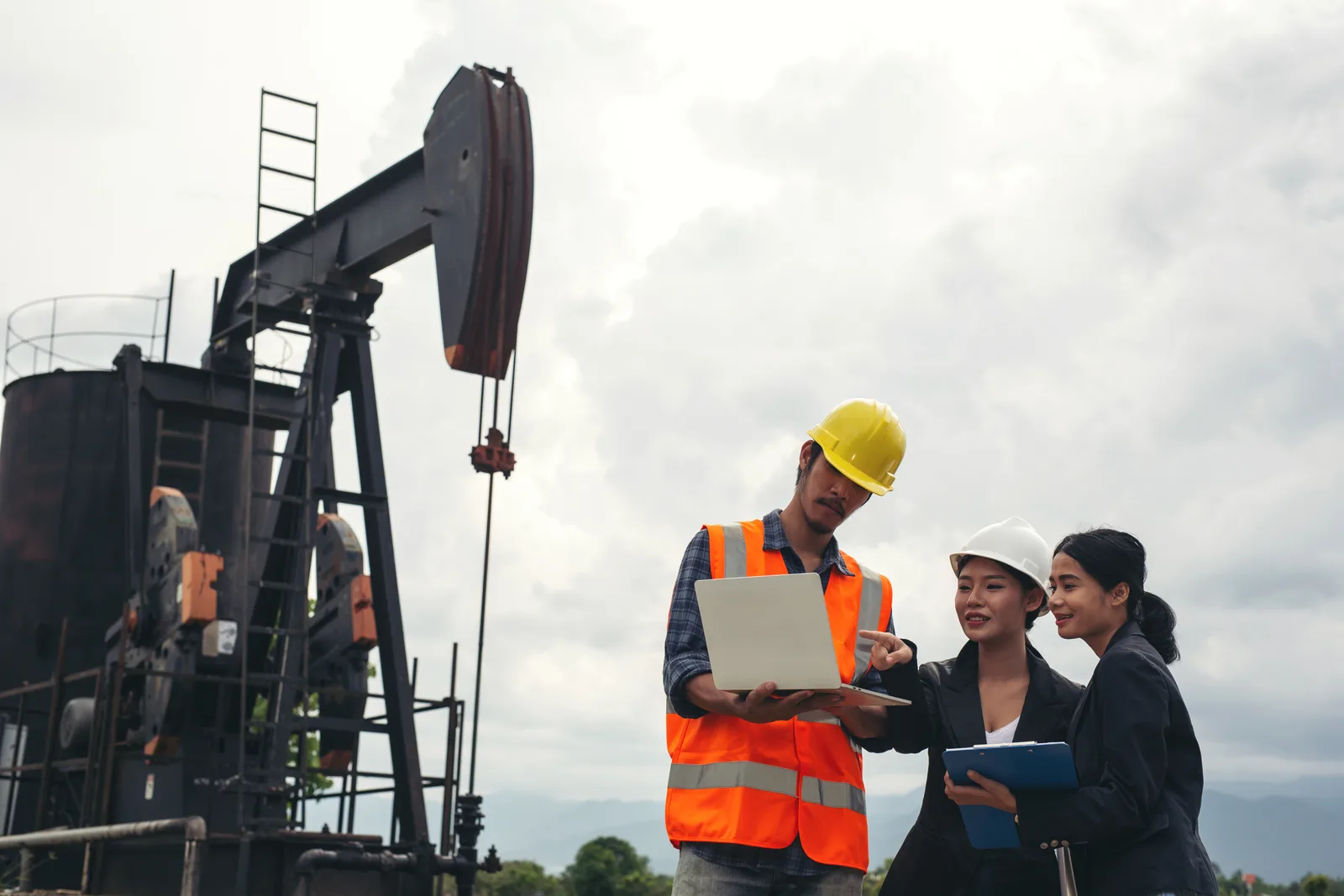 Industrial machinery services for oil and gas support facilities in Saudi Arabia